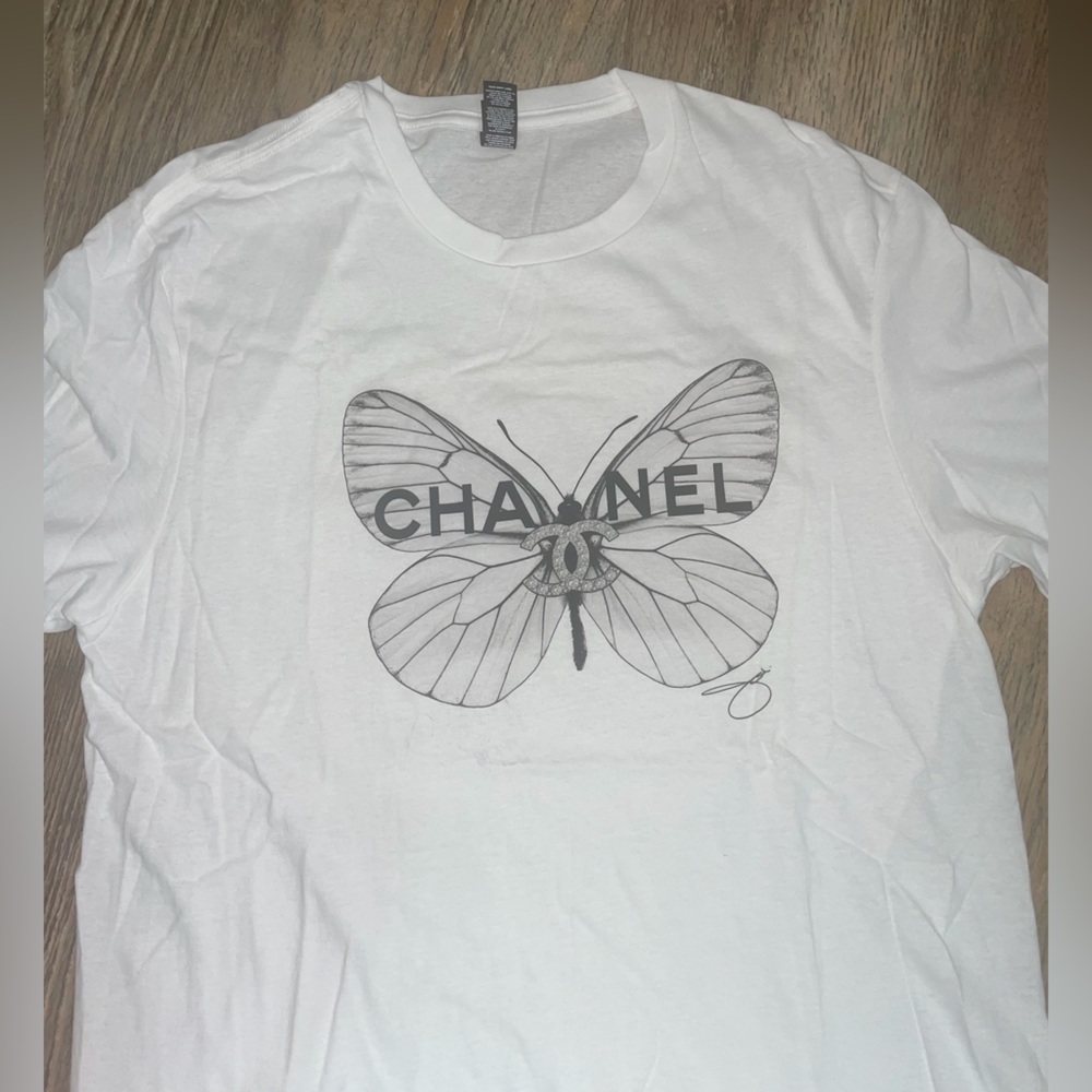 CH*NEL BUTTERFLY TEE🦋 - Picture 2 of 5